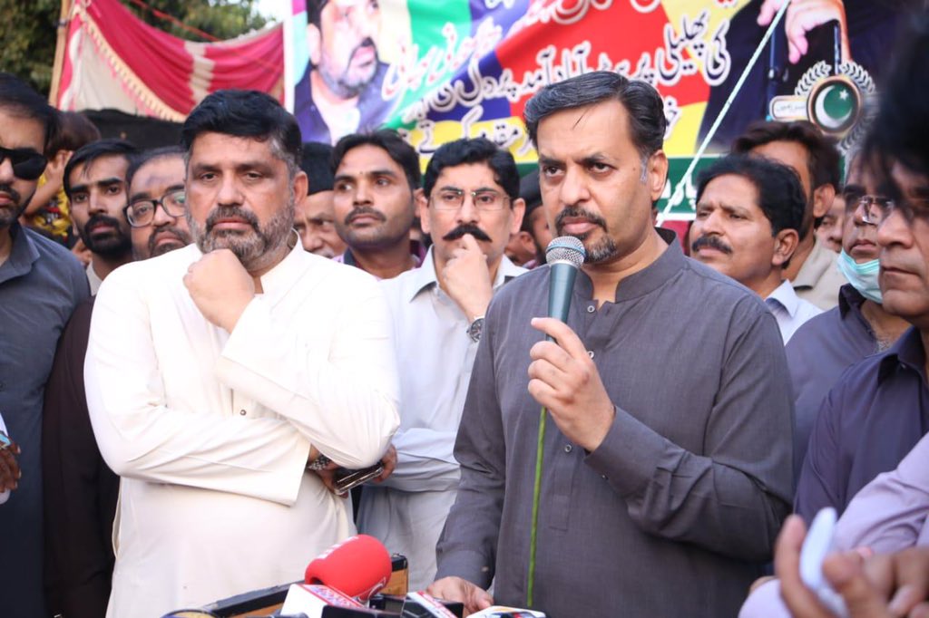 MQMPUpdates's tweet photo. پاک سرزمین پارٹی کے چئیرمین سید مصطفی کمال کا حیدرآباد کا دورہ، پھلیلی، پریٹ آباد پر عوام سے خطاب کیا، اس موقع پر صدر PSP انیس قائمخانی سمیت دیگر مرکزی عہدےدران بھی موجود ہیں۔ (25.09.20)

@KamalPSP @AneesPSP 
#PSPHyderabad #PSP #MustafaKamal https://t.co/jHGLZ5EAKg