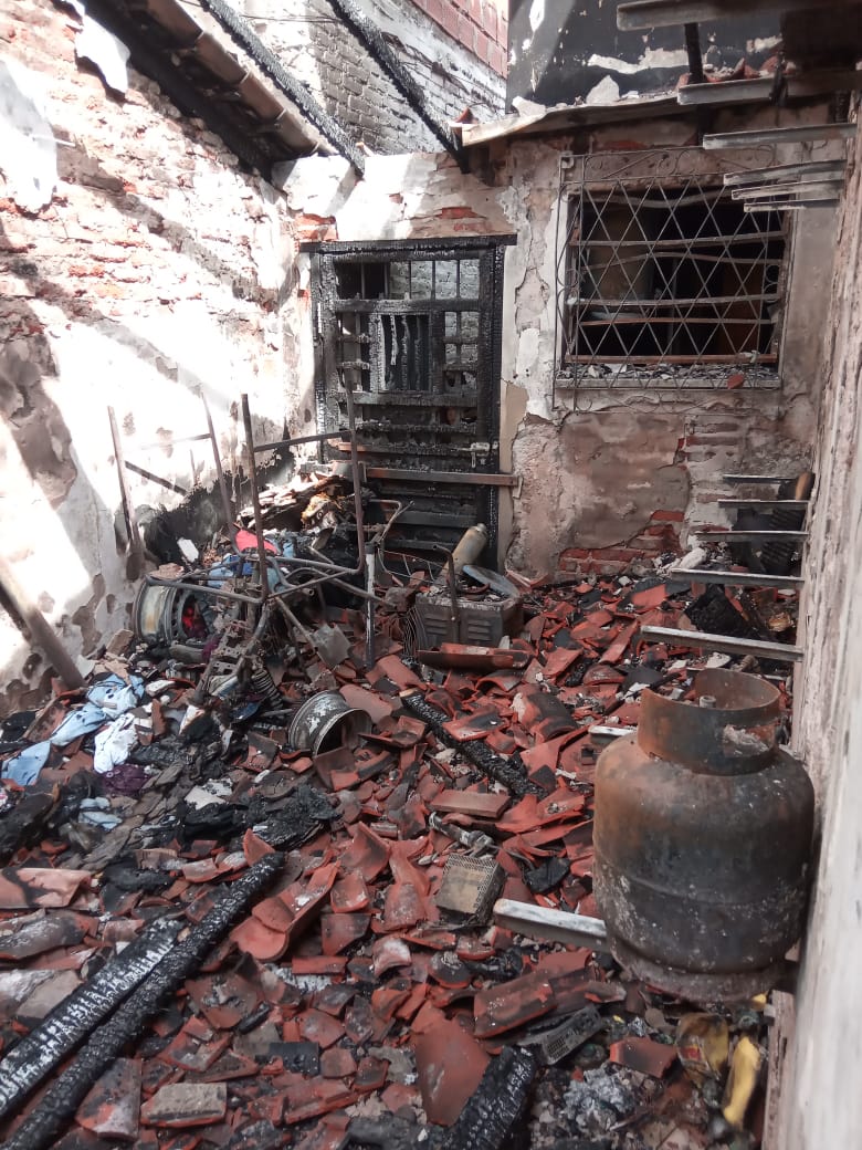 meelmunioz's tweet photo. Ayer se le incendio la casa a una familia. Perdieron casi todo.
Cualquier ayuda será bienvenida, ya sea muebles, accesorios para cocina, ayuda constructora, etc.
Cualquier cosa 1130819204 
Dirección : Alcorta 1548, MORENO

SI COMPARTEN AYUDAN MUCHISIMO! GRACIAS. https://t.co/z3D3gd3HPK