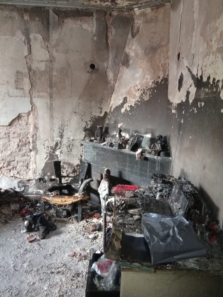 meelmunioz's tweet photo. Ayer se le incendio la casa a una familia. Perdieron casi todo.
Cualquier ayuda será bienvenida, ya sea muebles, accesorios para cocina, ayuda constructora, etc.
Cualquier cosa 1130819204 
Dirección : Alcorta 1548, MORENO

SI COMPARTEN AYUDAN MUCHISIMO! GRACIAS. https://t.co/z3D3gd3HPK