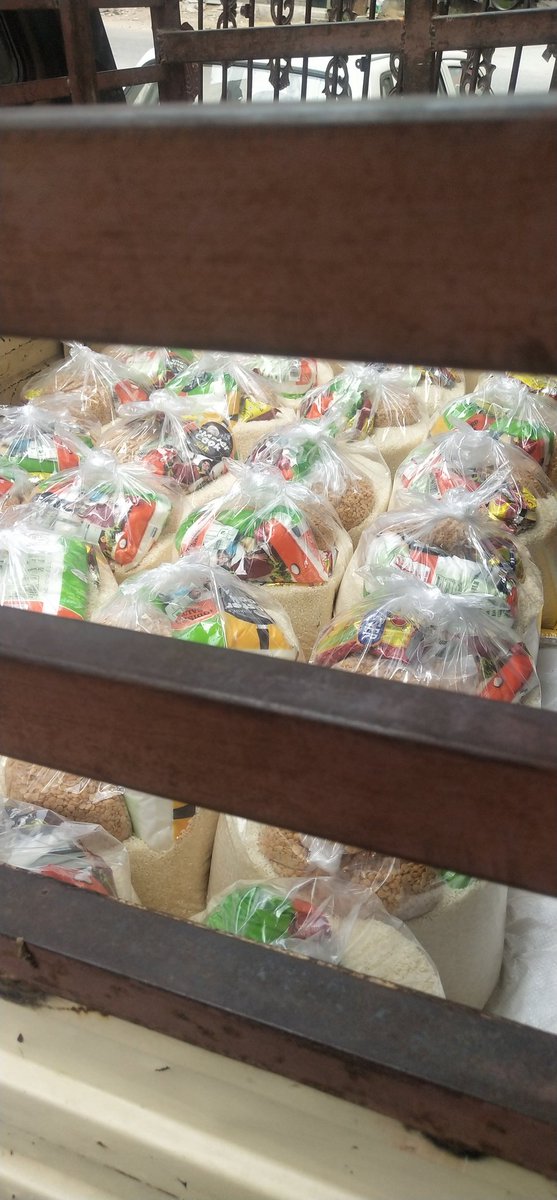 nagu536's tweet image. Groceries for needy, #PortraitsOfPurposeIndia @DBSBankIndia