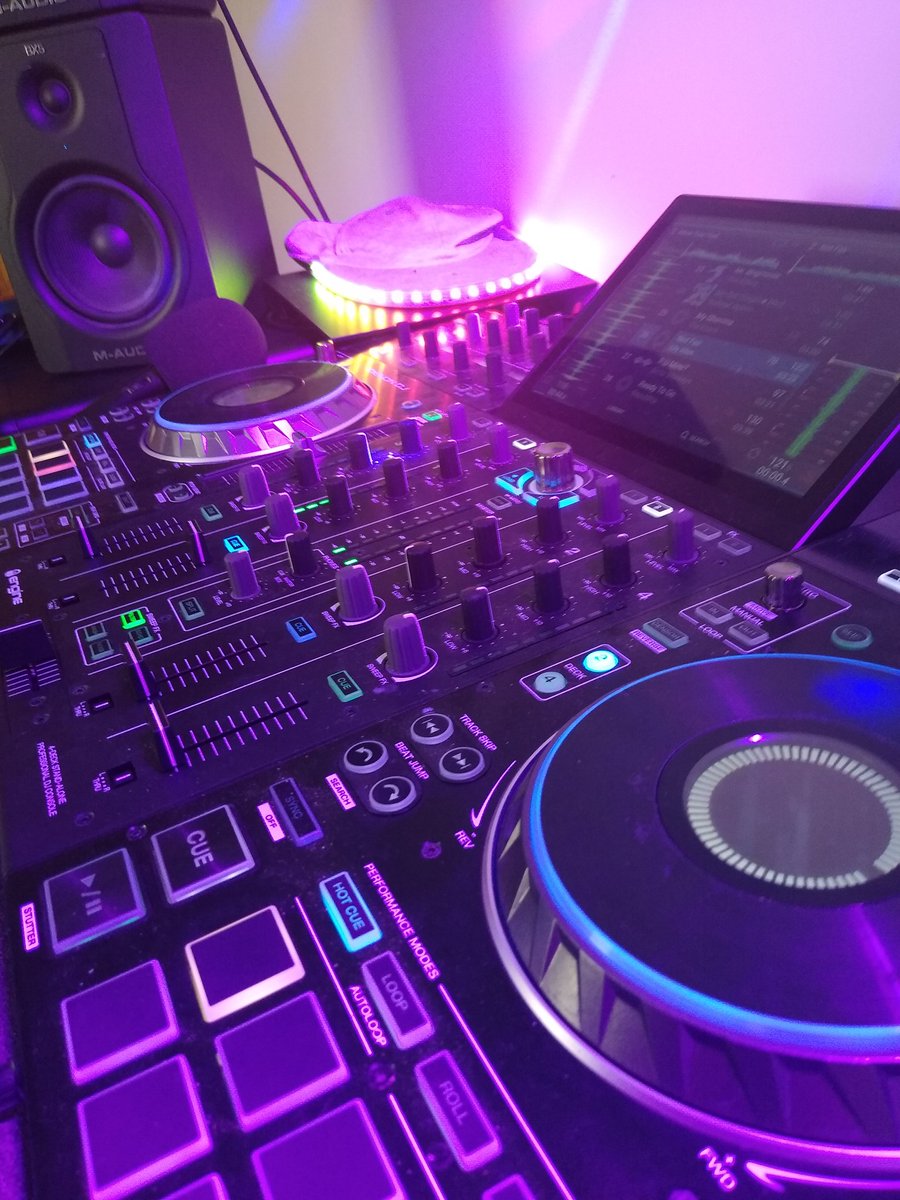 We've enjoyed chatting to all you at the <a href="/salfordsu/">Salford SU</a> virtual fresher's fair, can't wait to add you all to our family