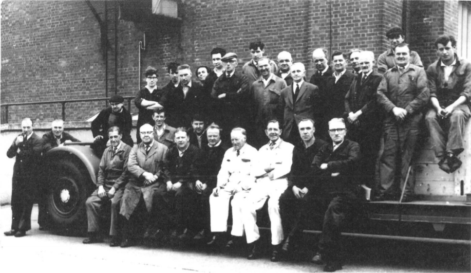 BCVMLeyland's tweet photo. Friday excitement: another ace find from Archive department: #LeylandMotors #RoadTestTeam – 1967/68 (No 9 Shop, Spurrier). We need your help: we have 3 unidentified gentlemen in this photo (12, 15 & 18), do you know who they are? Click on the image description for full names. https://t.co/DatGADN1Al