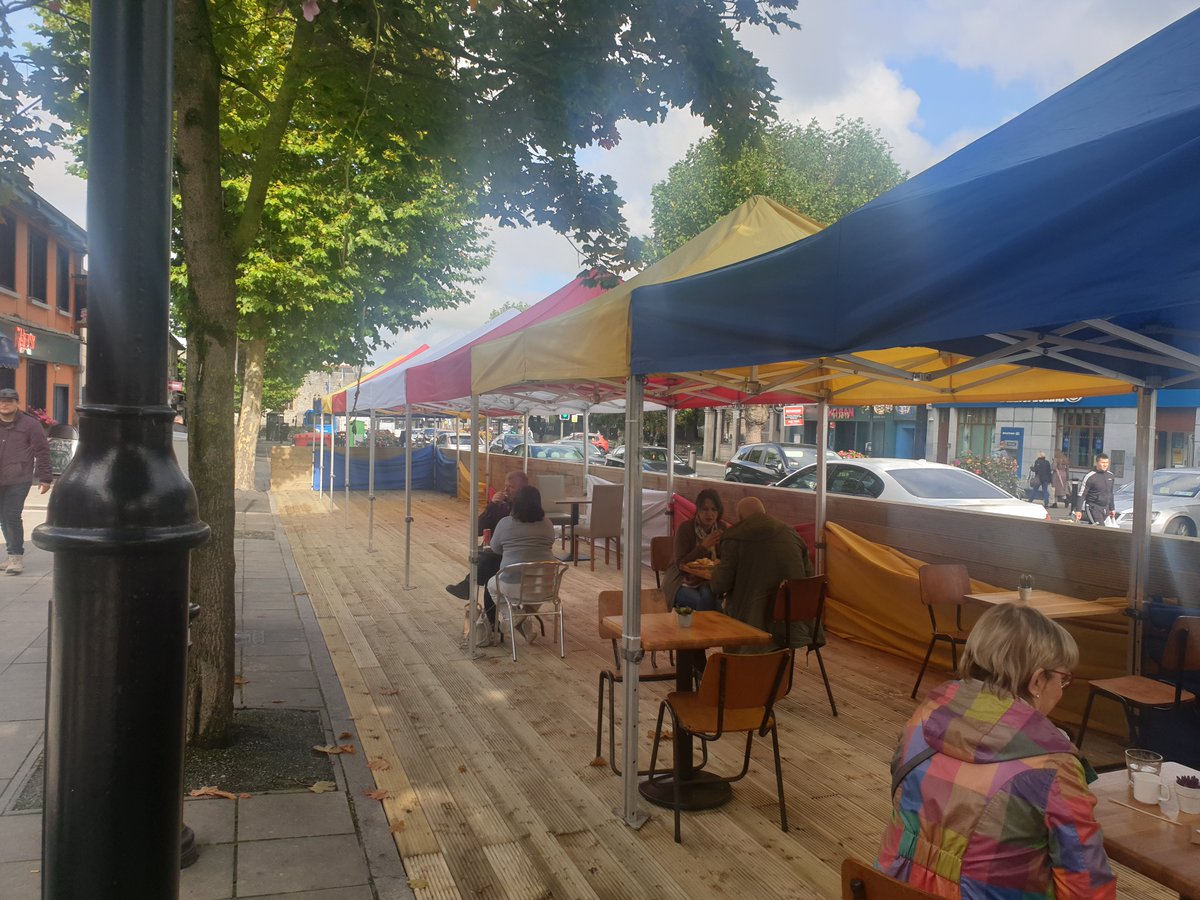 Fingal County Council has completed a significant public realm initiative in the heart of Swords aimed at supporting local businesses by transforming the existing streetscape into a welcoming, attractive community space to dine, sit and relax. See info: bit.ly/3mT6FvG