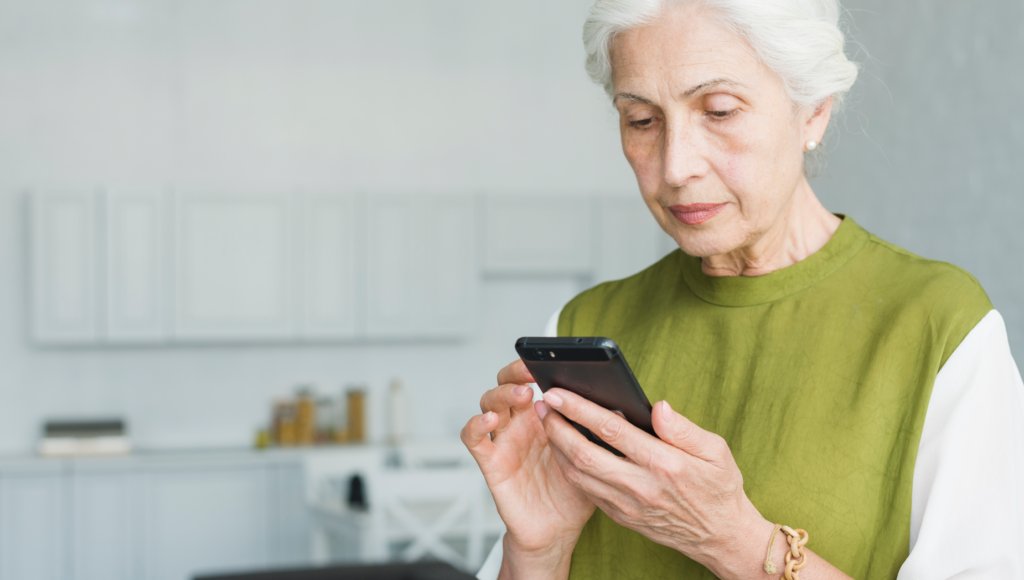 Paradigmas de la tercera edad y la tecnología - mediconecta.com/blogtelesalud/…