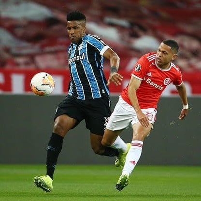 OsGremio's tweet photo. Não caí no Grêmio de paraquedas, não vim porque sou amigo do Renato, do presidente. Todo ano tenho que provar que sou merecedor de estar num grupo maravilhoso. Independente se chegar outro lateral, vou mostrar que tenho condição de honrar essa camisa (Bruno Cortez) 🇪🇪🏆 https://t.co/chspRJ6nvY