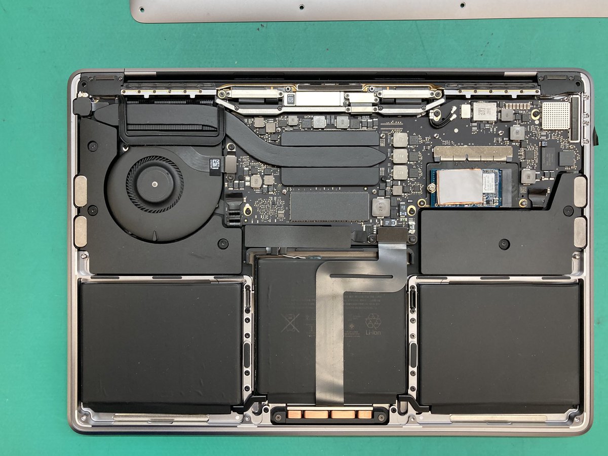 MaclabM's tweet image. 先程のMacBookProタッチバー無しの2016年モデルのSSD交換が終わったものになります。SSDは1TBの物に交換致しました😊#MacLab #MacBookPro #2016年モデル #SSD交換