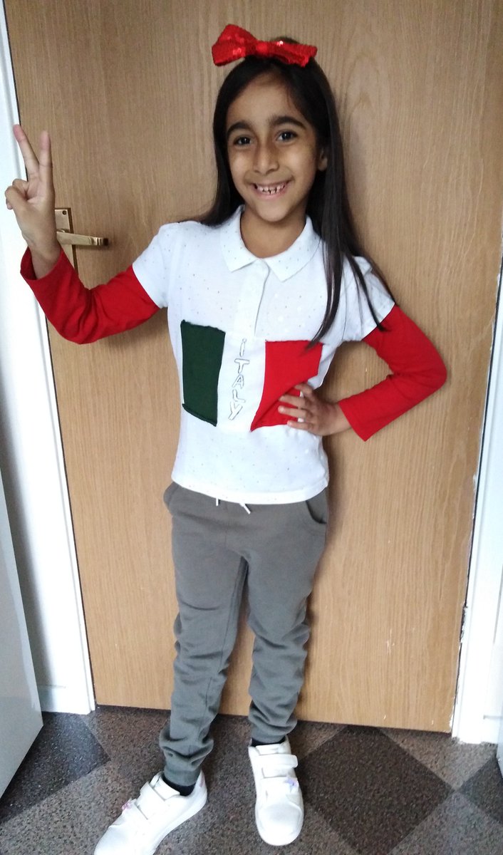 verahconte's tweet photo. International day 🌎
Melissa 3C represent Italy 🇮🇹 ✌️ @YewTreeSandwell https://t.co/haC3opa7il