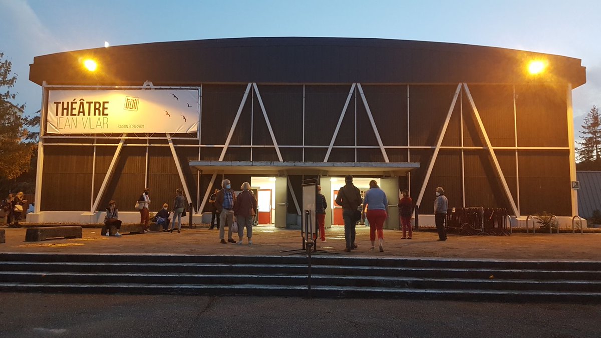 Bourgoin38300's tweet photo. 🎭 Ouverture de saison hier soir pour le #TheatreJeanvilar avec #PierreArditi et #MichelLeeb la comédie #Compromis
Un spectacle riche en émotions pour les spectateurs 😊
👉 Découvrez la saison 2020-2021 https://t.co/mJHRm3E8Cf https://t.co/T0jLBEUxgG