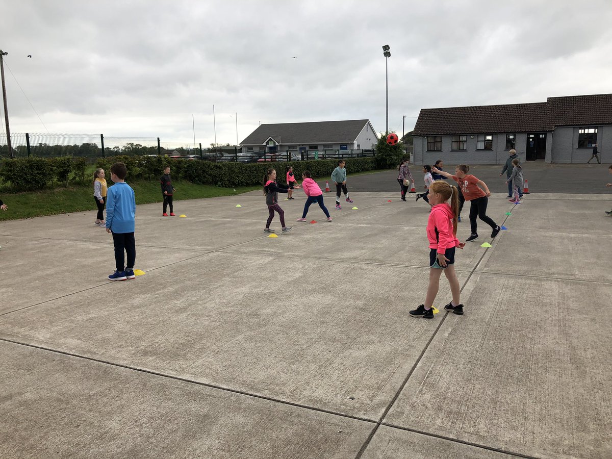 brureens's tweet photo. 3rd class had a very refreshing start to this Friday morning for #ESSD2020 with some running activities #beattheball and running two laps of our @ActiveFlag #activewalkway @PDSTpe @EuroPrimaryPE @IrishPrimaryPE https://t.co/urkVw8YLbW