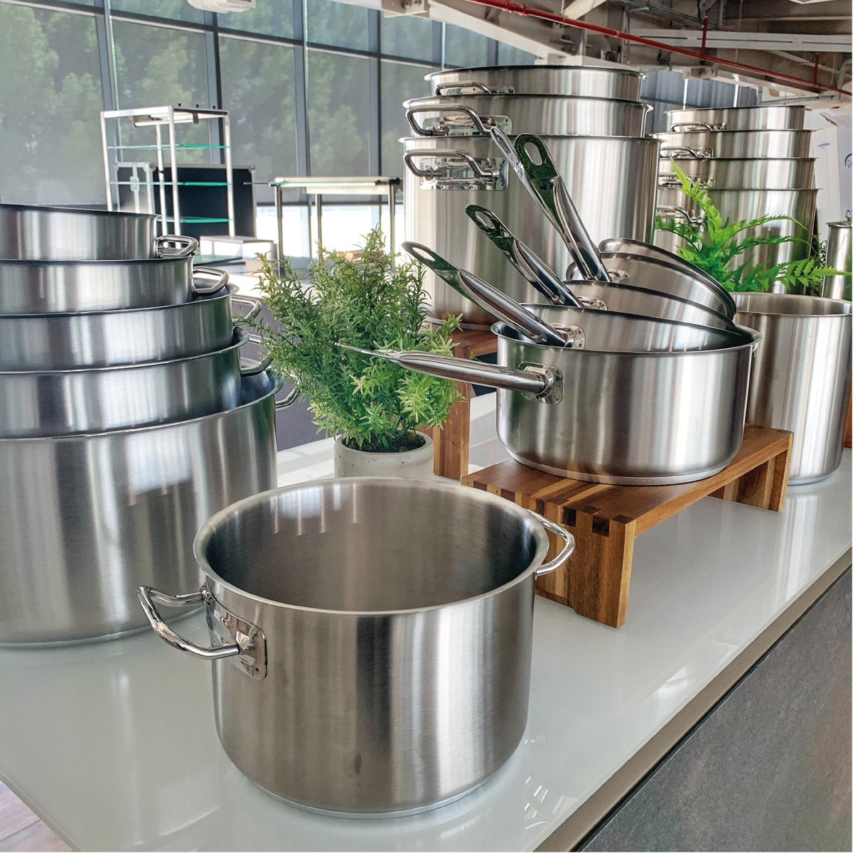 RestofairRAK's tweet image. The best pots and pans get passed on from generation to generation. 

#kitchencookware, #theartofcooking #procooker  
#restofair #restofairrak #hospitality #horeca #tableware #promundi #andy_mannhart