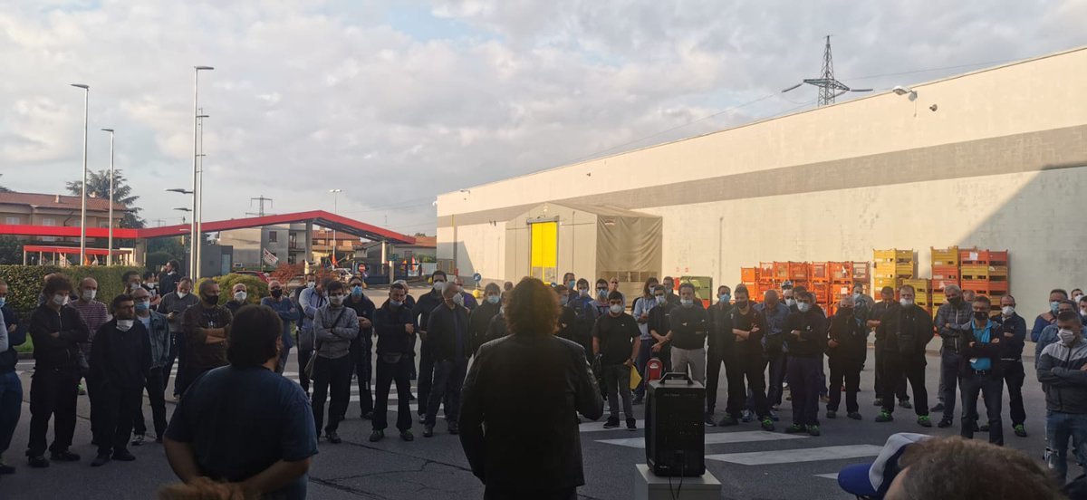 FIOM_Bergamo's tweet photo. #SEMATIC DI OSIO SOTTO, NUOVO #SCIOPERO PROCLAMATO PER TUTTA LA GIORNATA DI OGGI DOPO L’AUDIZIONE IN REGIONE
Confermato il trasferimento in Ungheria. Sempre più a rischio 200 posti di lavoro. https://t.co/NztpyLHA7A