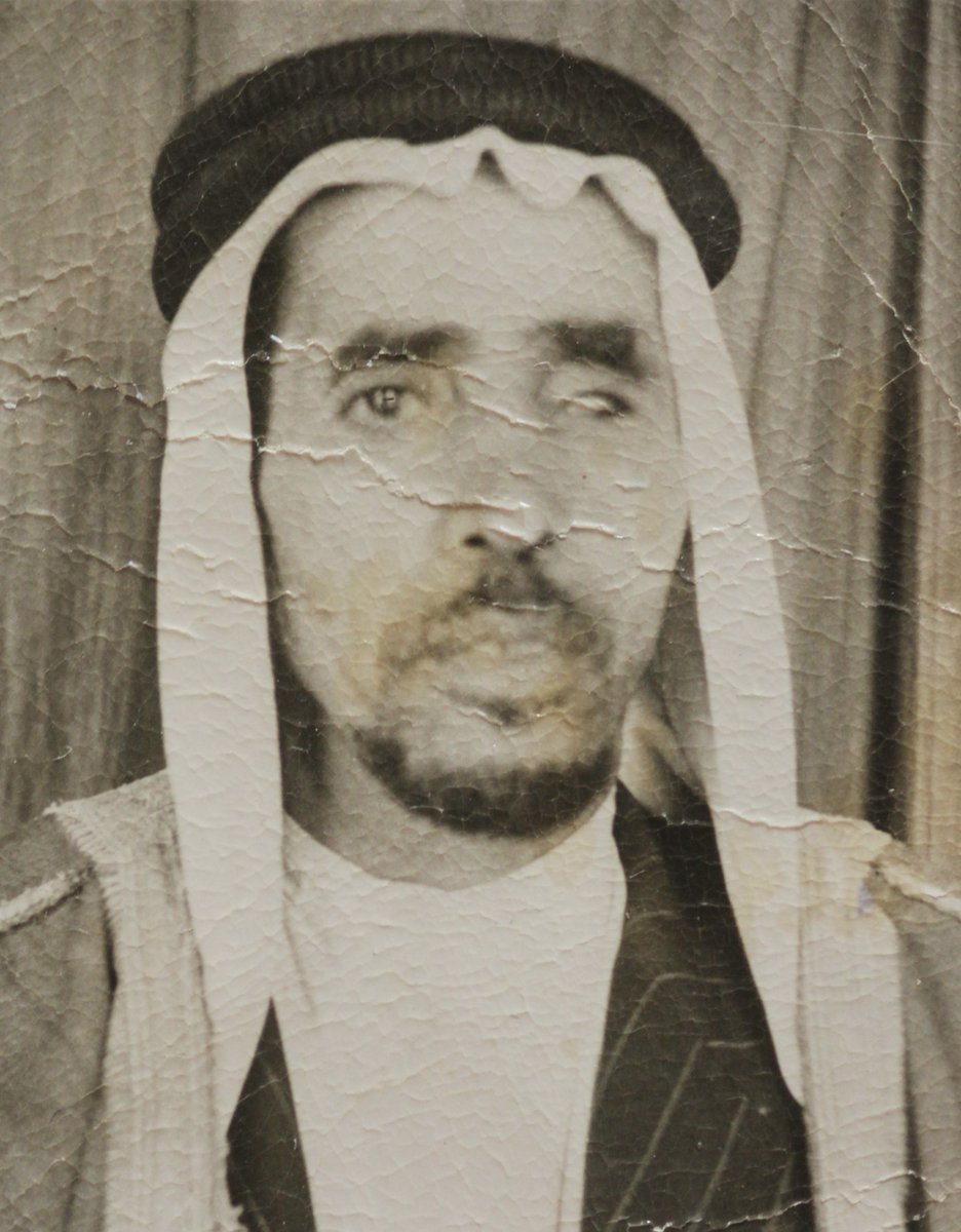 yoraifi's tweet photo. وممن سكن حي #الرفعة_الجنوبية الجد محمد بن عبدالرحمن العريفي. ولد ١٣٢٨هـ، قليل الكلام كثير العمل، يحب خدمة الآخرين، وعاشق للحي وأهله. كان متعلقاً بمسجد الشكرية، فكان يعتني به؛ تطوّعاً منه لعدة سنوات، حتى بعد انتقالنا من الحي. توفي رحمه الله عام ١٤٠٨هـ. https://t.co/TvDR2kKbUB