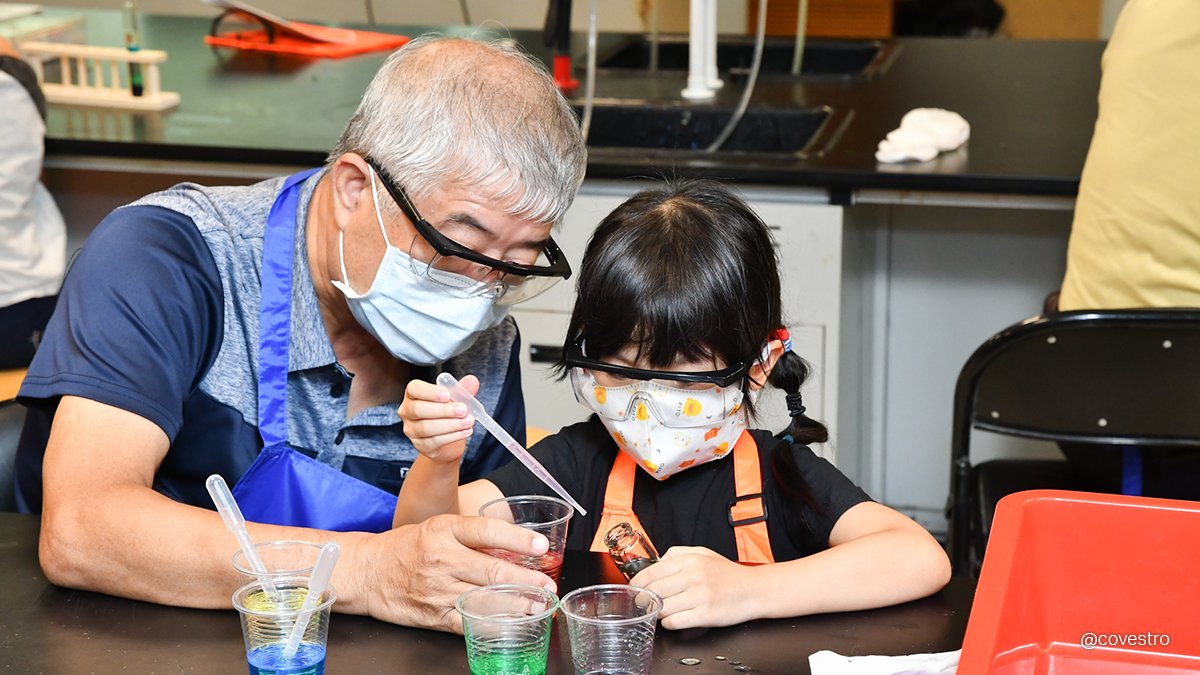Do you remember the first time you experienced science? Our colleagues in Taiwan organized science camps to help grandparents and grandchildren conduct scientific experiments together. 👴👵👦👧
If you want to learn more about this event 🖱: https://t.co/PcUgfh5TlU https://t.co/F0TlNdZ0aE