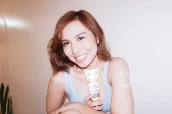 KylineFanderz's tweet photo. Shine bright and be happy, darling. ✨ 

Symply G Hair and Skin Care

@2002kyline https://t.co/lXlcitEZnY