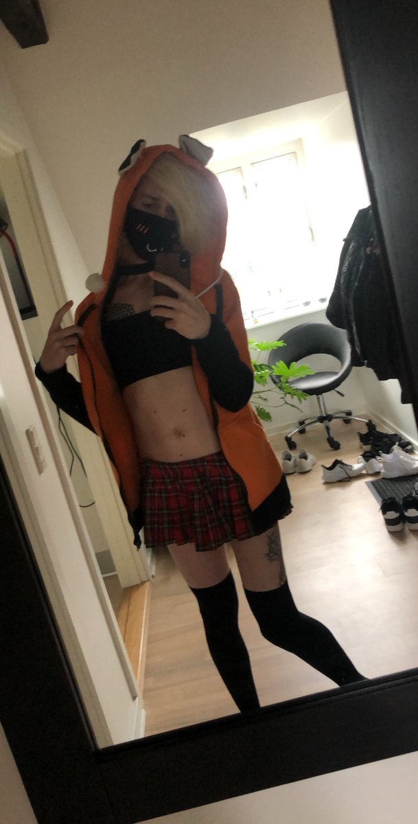 Vickikitty1's tweet photo. But at least I can wear comphy fox hoodie :3 https://t.co/M0mq60Bphu
