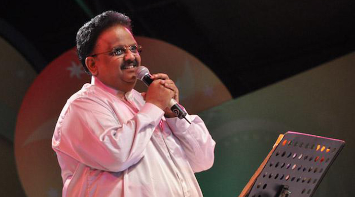 9tvnewss's tweet photo. https://t.co/NpoGxbORSn #SPbalasubramanyam #SPBalasubrahmanyam #SPBalasubrahmanyam #Tollywood  #balasubramanyam #SingerSPB #SPBalasubrahmanyan 
గాన గంధ‌ర్వుడు ఎస్పీ బాలు (74)‌ ఇక లేరు. https://t.co/Gbp53uxb3m