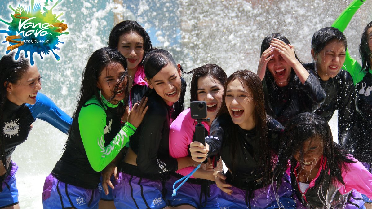 vananavahuahin's tweet photo. สวนน้ำวานา นาวา หัวหิน ยินดีต้อนรับ 30 สาวงาม #มิสยูนิเวิร์สไทยแลนด์2020 👑 💦 ร่วมทำกิจกรรมสนุกสุดมันส์ ในช่วงเก็บตัวที่ผ่านมา
👑 มงจะลงที่ใคร รอลุ้น ร่วมเป็นกำลังใจให้ผู้เข้าประกวดทุกคนกันด้วยนะคะ 😍
#MissUniverseThailand2020 #vananava #สนุกได้ปลอดภัยด้วย #VRSlide https://t.co/rRFp0V8r4d