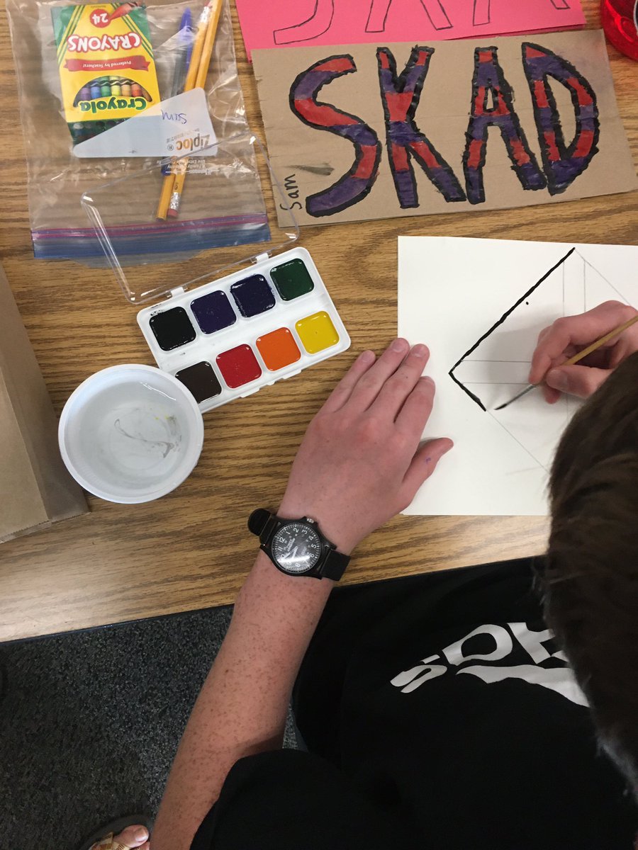 gove_rebecca's tweet image. 7th grader working on sketchbook covers #hcslearns #cvsdstrong #cvsd