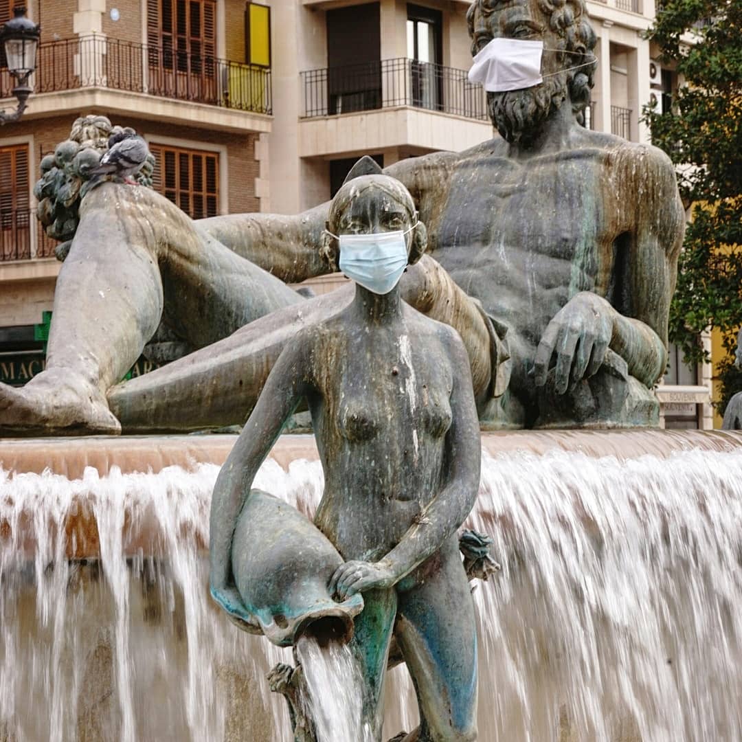 for91days's tweet photo. Examples on how to wear a mask and how not to wear a mask, visualized by Valencia's statues.
#howtowearamask #howtonottowearamask #covid19 #covid_19 #coronavirus #covid19esp #covid19españa #covid19valencia #covid19vlc #valencia #igersvalencia #igersspain #valenciagram https://t.co/Ffw9NWZH5B