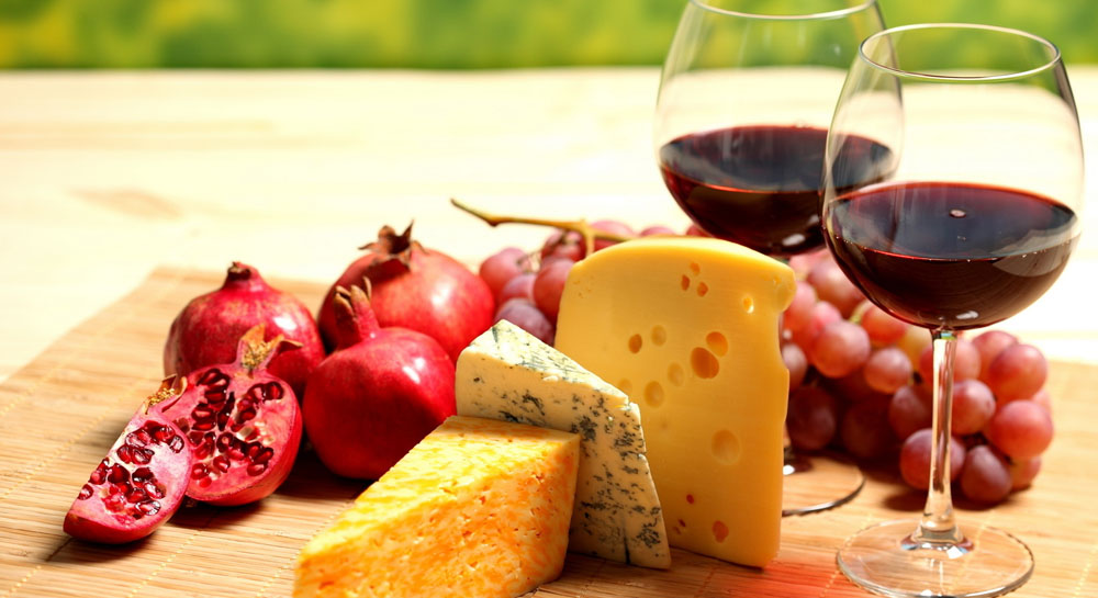 MasterClassCour's tweet photo. 🧀🍷 La gastronomía española nos brinda con productos increíbles y exquisitos. Puedes conocer más sobre El Queso y Su Maridaje en:

https://t.co/cf2qWF2230 https://t.co/DTJocpVpXg