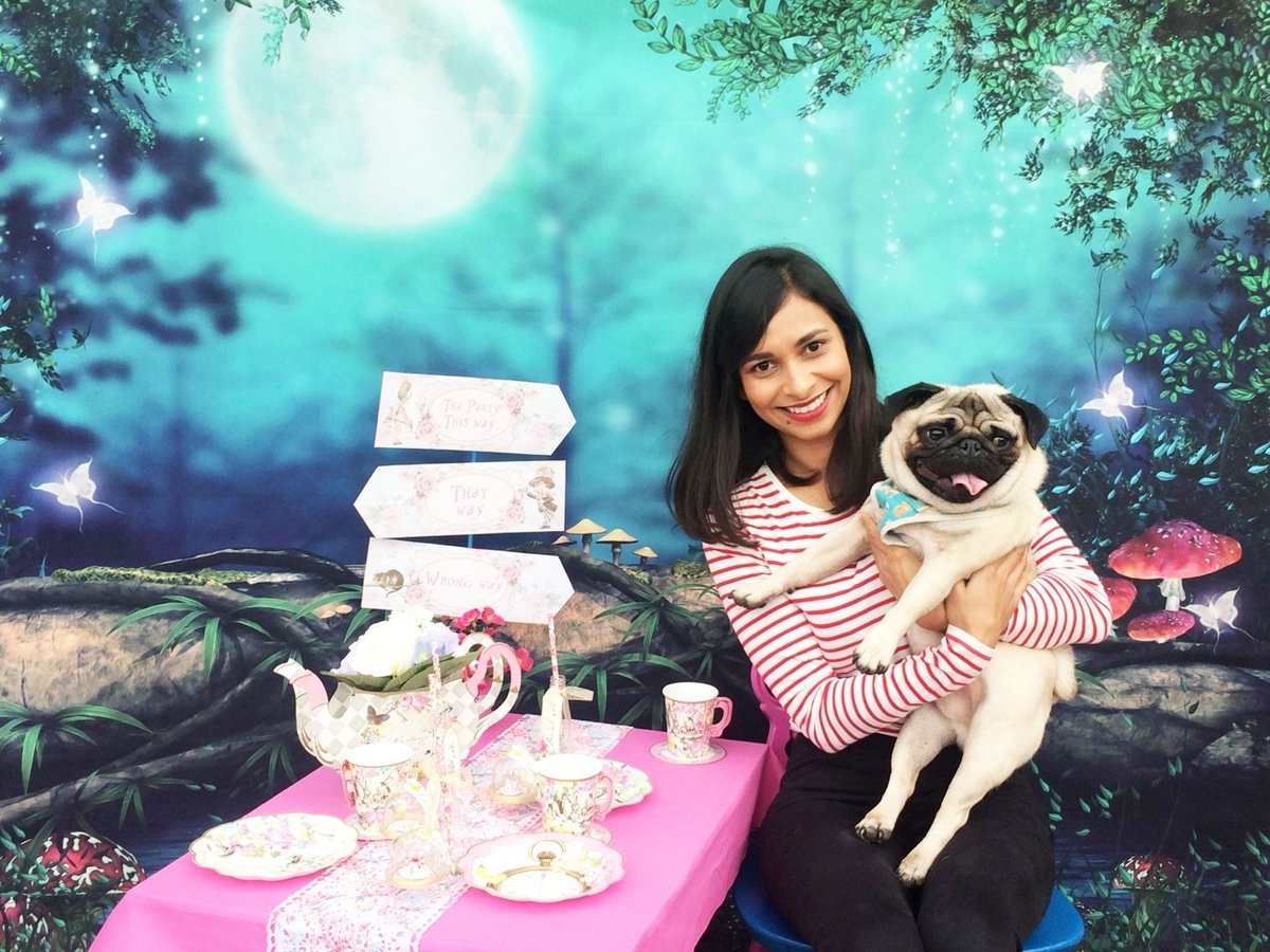 Also, for our book fair agents hotlists I ask for author pics and try to fit as many as poss in the mag, but space is tight. A secret: author pics with dogs—this FBF w/<a href="/hollymauthor/">Holly Martin Author</a>, <a href="/Anushka_Tweets/">Anushka</a>, Kate High &amp; <a href="/ananavajas/">Ana Navajas</a>—have an extremely good chance of featuring.