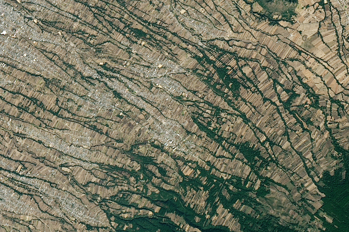 BryGeog's tweet photo. Geography students, this is the most recent @NASAEarth monthly puzzler.  What do you think is going on here?  What human and physical processes can you see evidence of?  Where could it be?  Why?
https://t.co/t7eaUqakBn https://t.co/Tq8xher0Ma