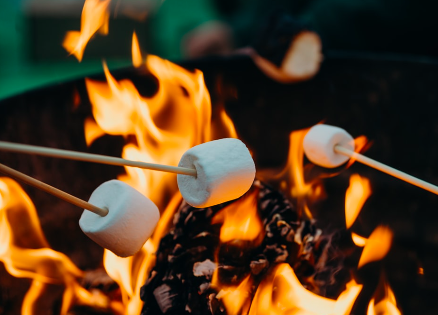 planetcamping's tweet photo. Have you ever toasted marshmallows on an open fire? 😍

#camping #nature #food #fridayfeeling https://t.co/vVxNHNnqbk