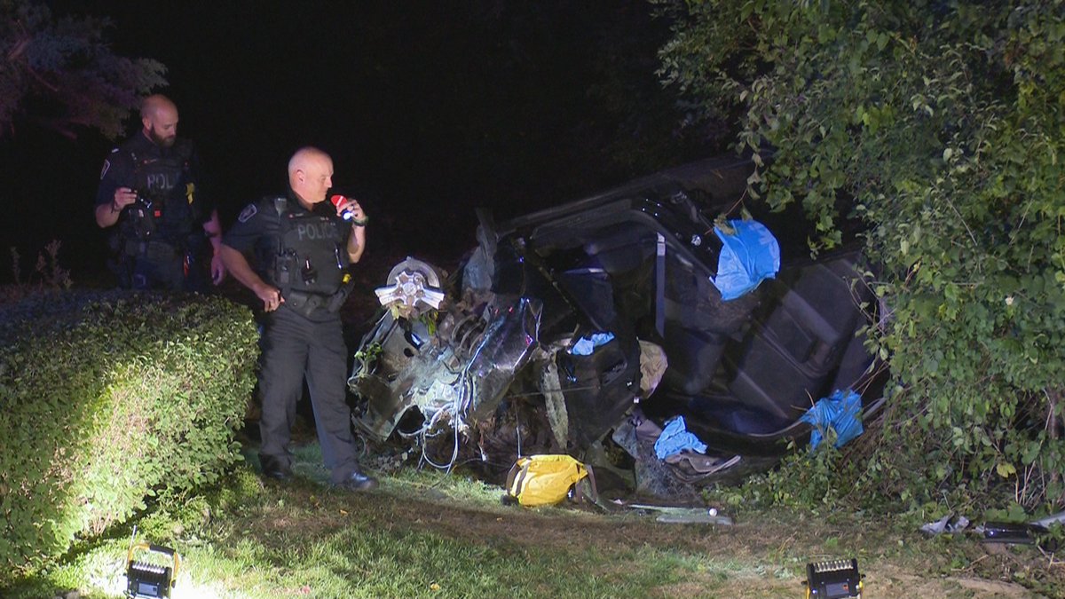 Media371's tweet photo. Vehicle went airborne and plunged about 30 feet down an embankment from Brant Street and into the backyard of a home on Beaufort Court in Burlington overnight. Male in his 20's was trapped for over an hour and transported to trauma centre with life-threatening injuries.  #BurlON https://t.co/sjKOfmVIl2