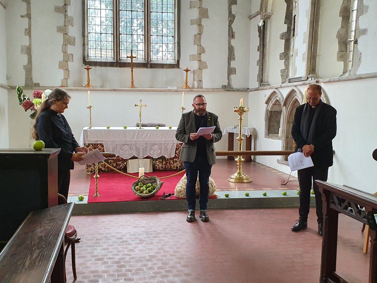 canpilgrim's tweet photo. Filming the #countyharvest for @CanterburyDio in #romneymarsh 
Join us on Sunday 4th October 5.30pm on our Facebook and YouTube pages https://t.co/odWdYI2gGK