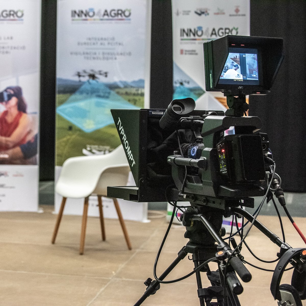 AgenciaOma's tweet photo. Recording Mode 📹

Avui, tornem a ser al Magical Media supervisant el rodatge de les Jornades d'Innovació d'@Inno4Agro en el marc de la Fira Sant Miquel 2020, que aquest any, en motiu de la situació provocada per la Covid-19, se celebra de manera virtual del 24 al 27 de setembre. https://t.co/yQUkrBAKmA