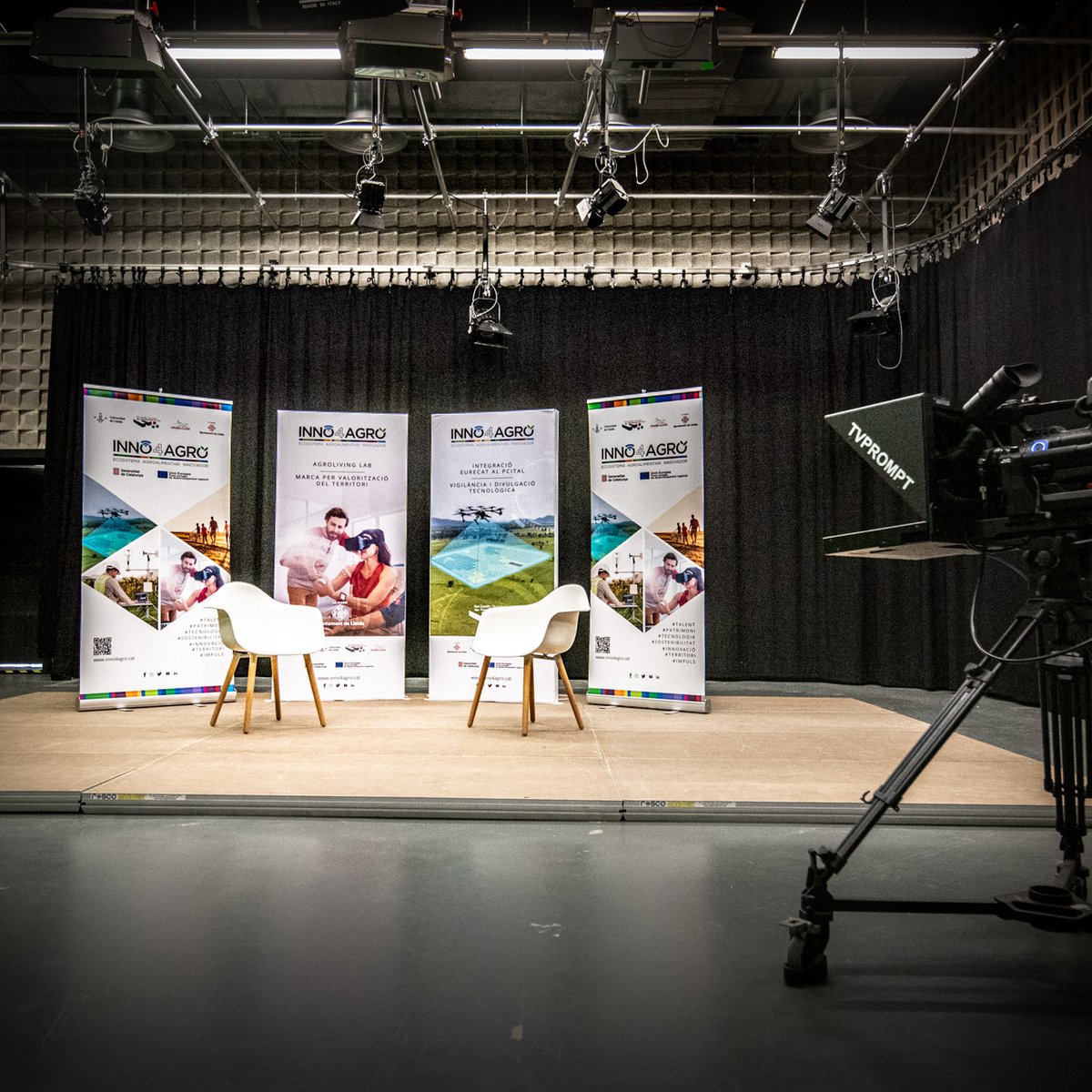 AgenciaOma's tweet photo. Recording Mode 📹

Avui, tornem a ser al Magical Media supervisant el rodatge de les Jornades d'Innovació d'@Inno4Agro en el marc de la Fira Sant Miquel 2020, que aquest any, en motiu de la situació provocada per la Covid-19, se celebra de manera virtual del 24 al 27 de setembre. https://t.co/yQUkrBAKmA