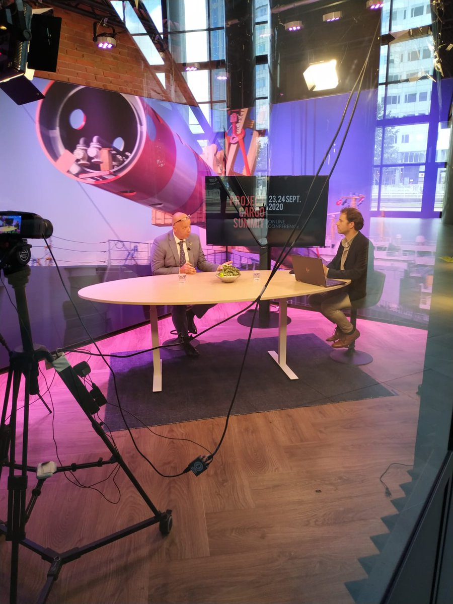 Great to share knowledge and insights at <a href="/ProjectCargoSum/">Project Cargo Summit</a> how #AI can already reduce #fuel and #maintenance and therefore #emissions in #deepsea and @shortsea #vessels of 30%. #ACTNOW  #cargo #ship #inlandshipping  #maintenance <a href="/schuttevaer/">Schuttevaer.nl</a> <a href="/SWZMaritime/">SWZMaritime</a> @BVK_binnenvaart .