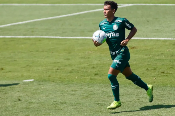 90minbrasil's tweet photo. 1. Gabriel Veron (Palmeiras)

POSIÇÃO: atacante
IDADE: 18 anos
VALOR DE MERCADO: R$ 157,2 milhões https://t.co/KMeieBFqnX