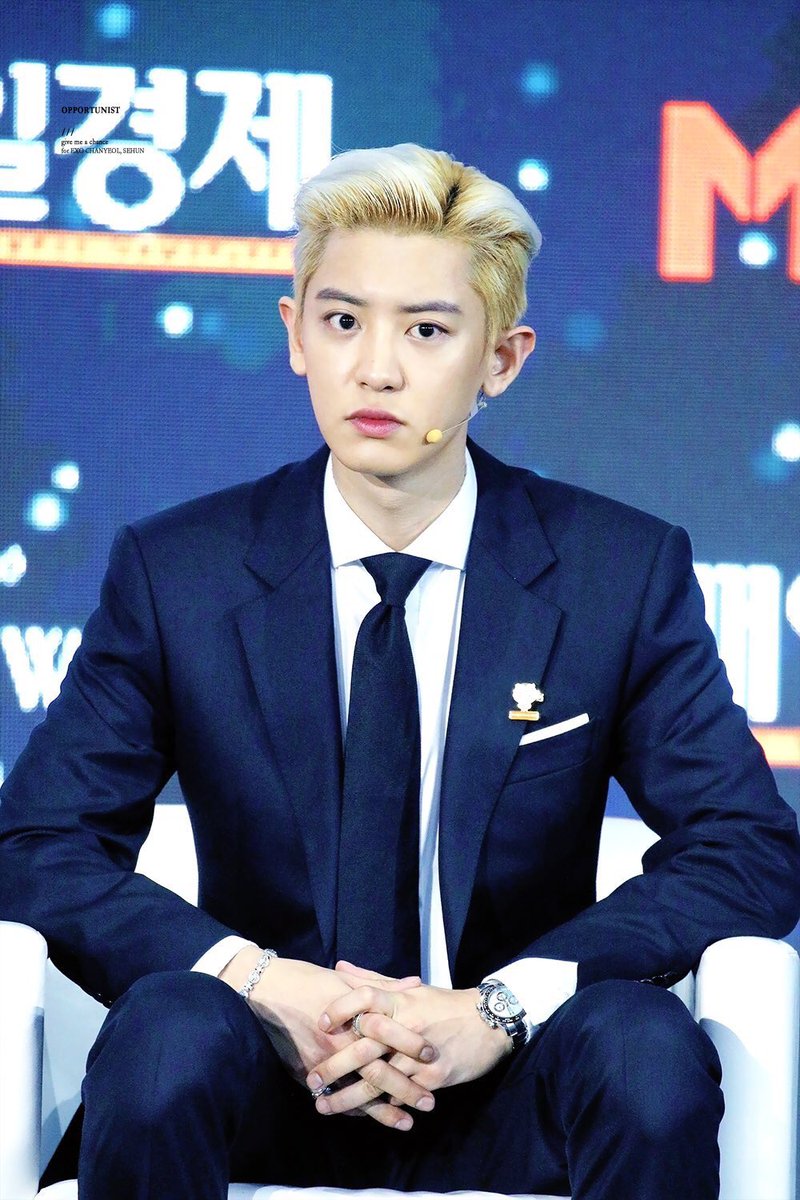 loeyfeed's tweet photo. a year ago today. #찬열 https://t.co/YibQvJtXpp