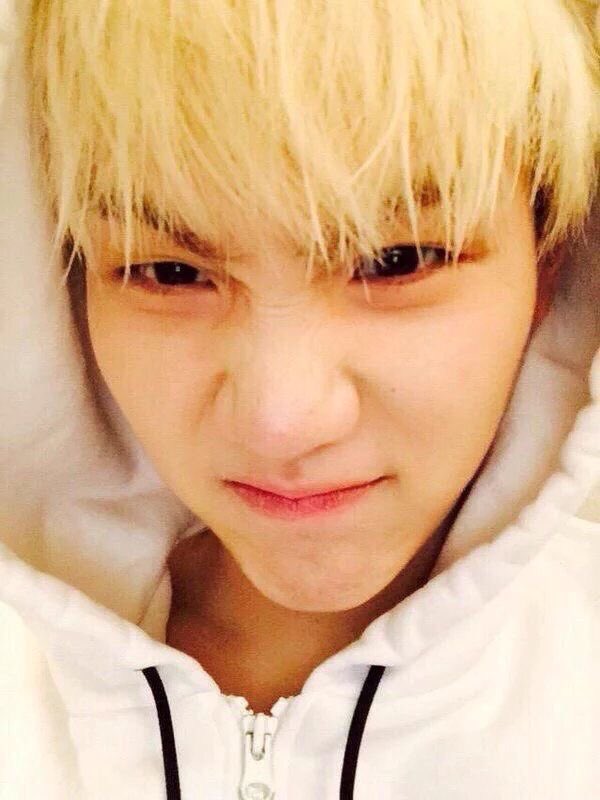 nothing in the world is better than yoongi’s selcas - a short but ADORABLE thread
