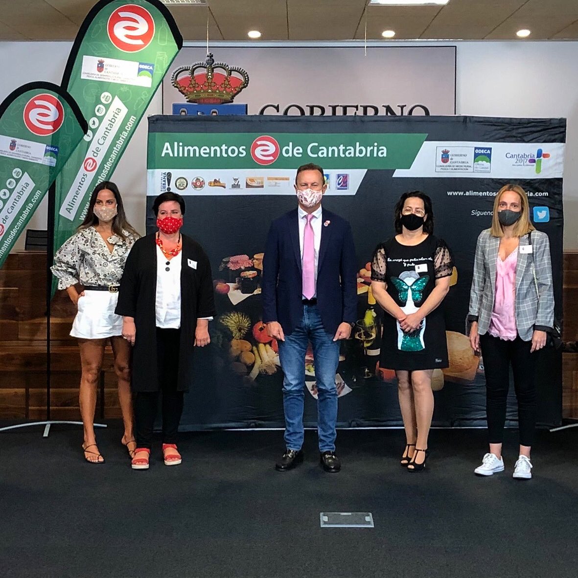 El consejero del <a href="/cantabriaes/">Gobierno Cantabria</a> <a href="/GuillermOngayo/">Guillermo Blanco</a> , nos ha manifestado sentir verdadero "orgullo" por los productores de Cantabria, "excelentes embajadores de la región" por todo el mundo. En la reunión mantenida al haber sido galardonadas en el 'Great Taste Awards 2020' Gracias!!🥰