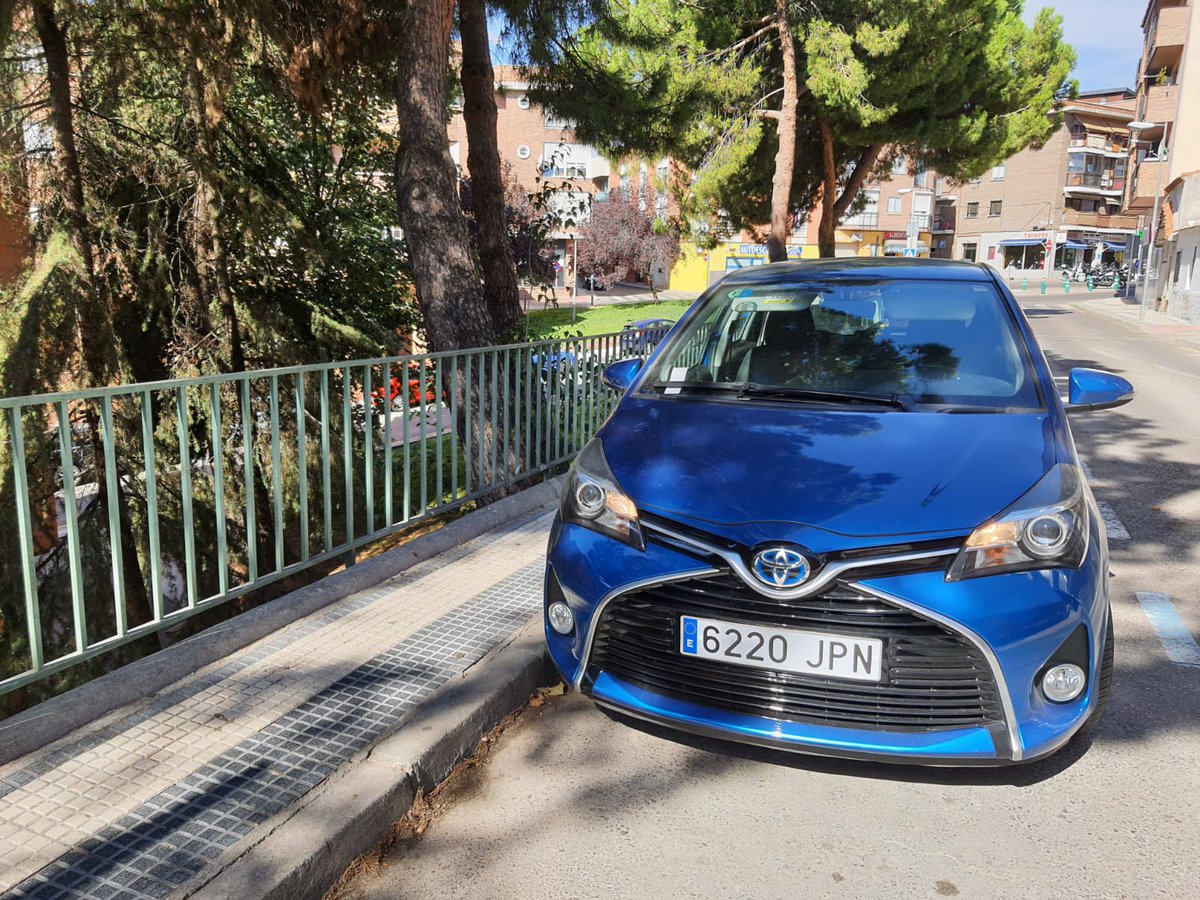 nochilljaavi's tweet photo. POR FAVOR DIFUSIÓN URGENTE:

Nos han robado este coche (Toyota Yaris matrícula 6220 JPN) en Alcalá de Henares, por la zona del Val. Vivimos mi madre y yo solos y sin el coche no puede trabajar, cualquier cosa como simplemente compartirlo se agradece. https://t.co/oCnpGNhWPd