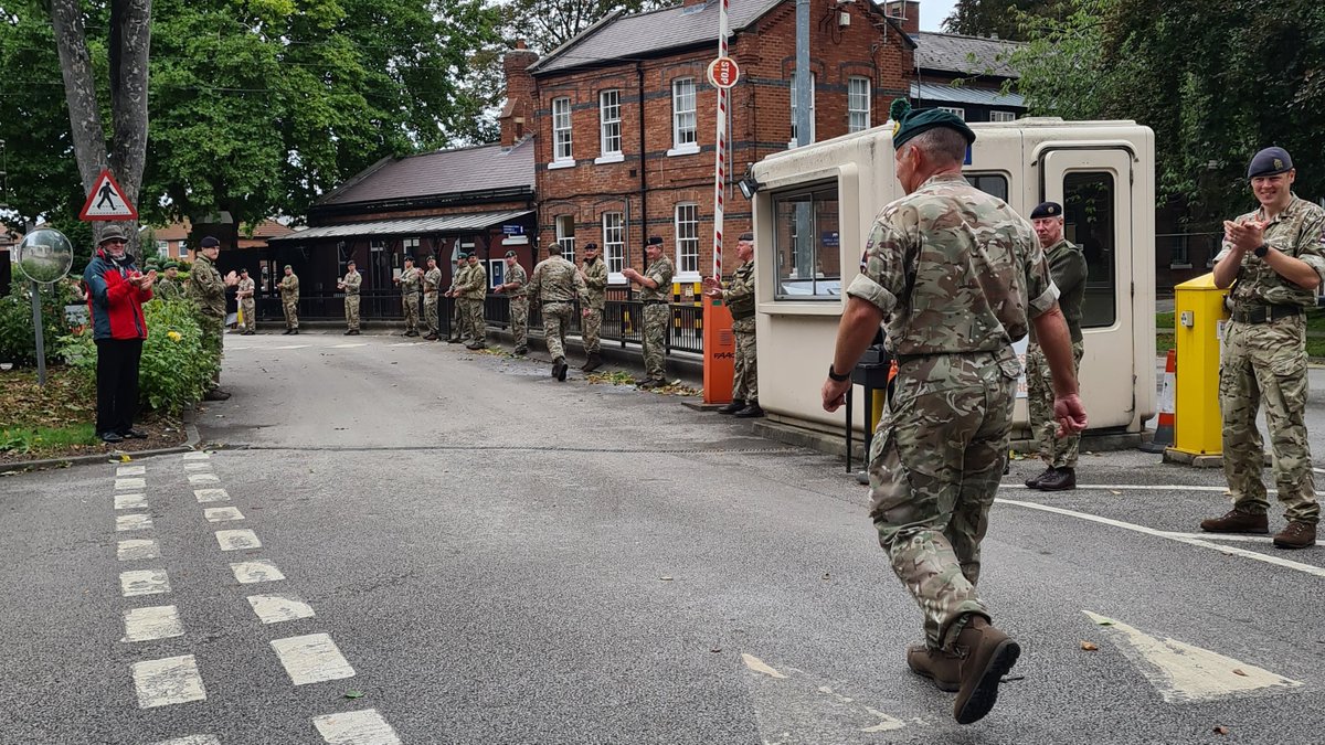 1UKDivision's tweet photo. Maj Gen Colin Weir has relinquished command of the Division.  The DComd, Brig Gen Yann Gravethe, spoke for all when he thanked the GOC for his leadership, determination and selflessness in driving the Division forward over the last 2 years.

#teamrhino 🦏  ☘️  FAB... https://t.co/1nueJwilGL