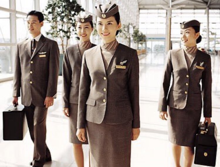 さーもん まだまだ好きなcaさんの制服あるんだよね エールフランスの制服もザ 出来る女感とシックさがあって素敵 美人じゃなきゃアカンやつ あと韓国のアシアナ航空の制服も絶妙な茶色とスカーフが可愛いくて好き