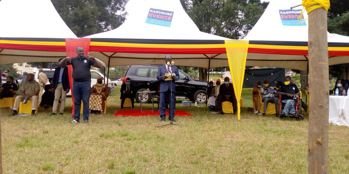 His Excellency the Vice president of the republic of Uganda @Edward Sekandi addressing Audience during International deaf awareness week scientific celebrations in <a href="/masaka/">masaka🍢</a> city.
@IDAW2020
@unadeaf