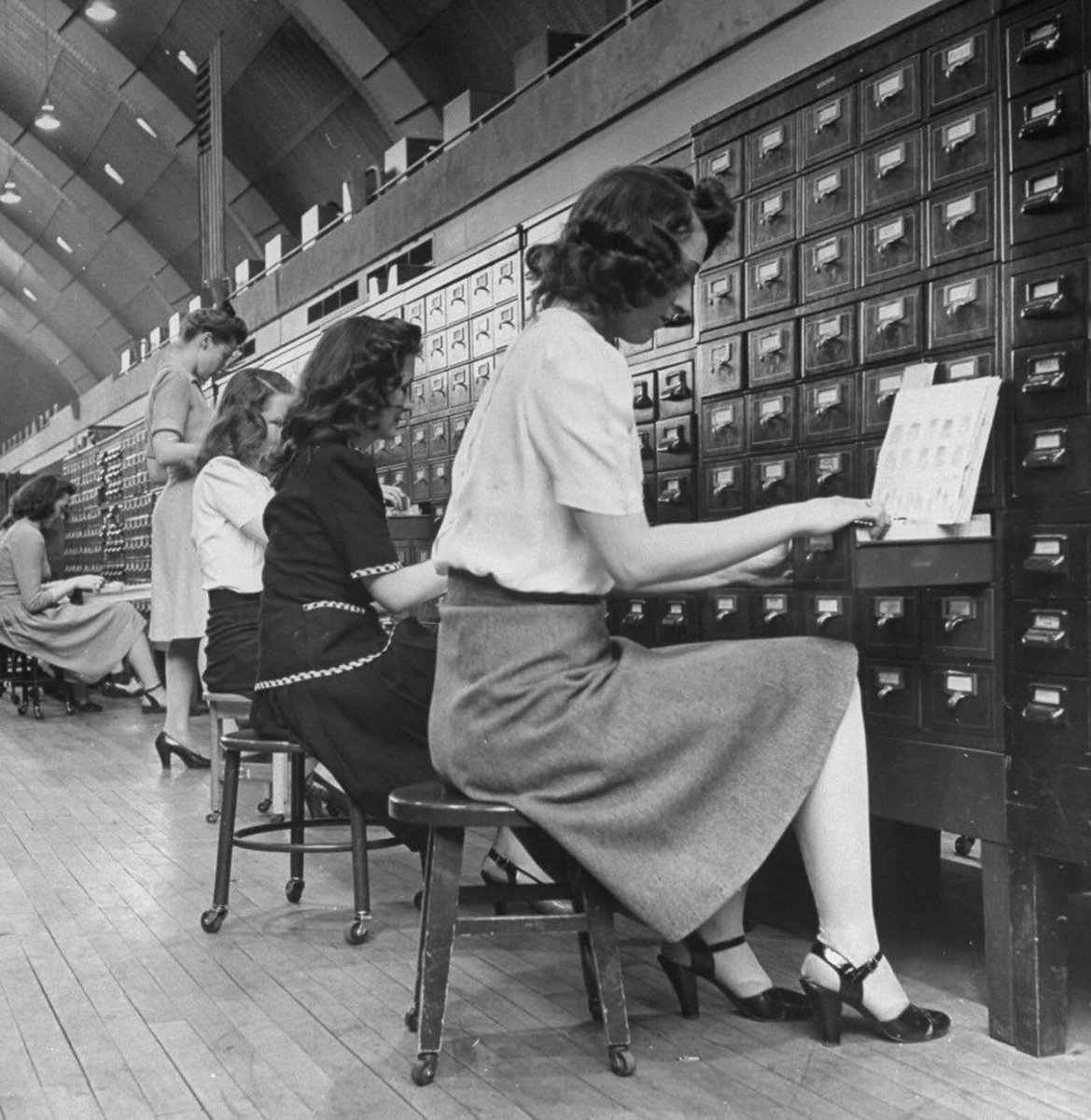 تخزين الملفات قبل الكلاود cloud (مكتب التحقيقات الفدرالي FBI عام 1944)