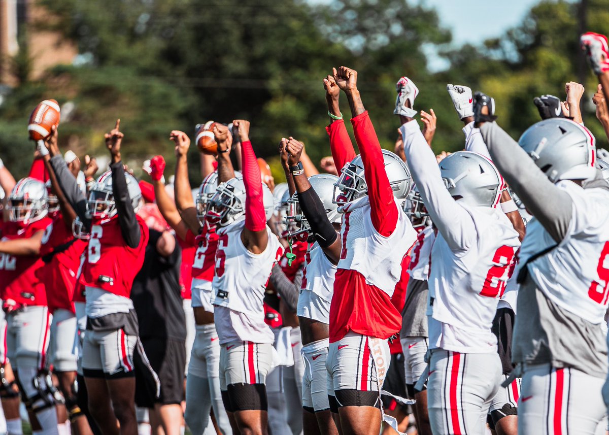 Raise both hands if you’re ready for football season 🙌