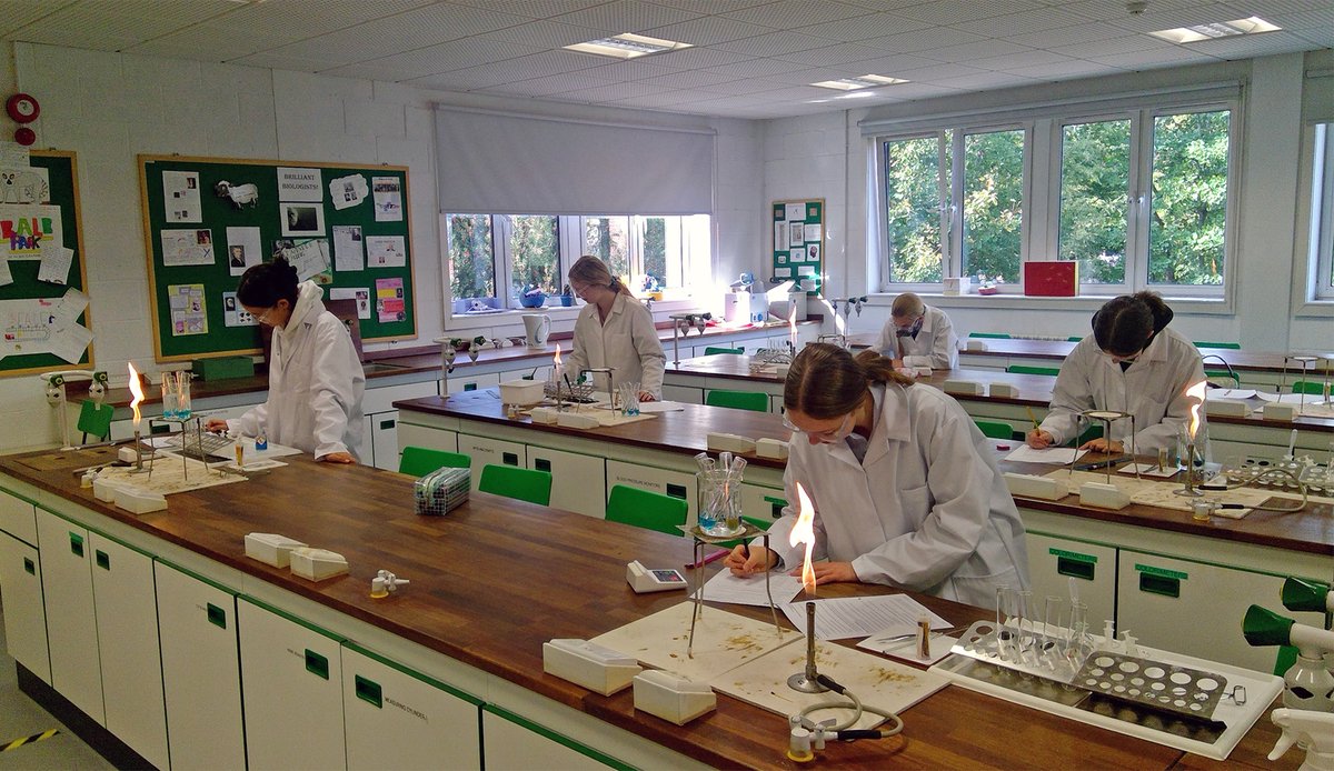 QASCaversham's tweet photo. 👩🔬 This afternoon our #QASLowerSixth scientists have been developing their practical skills in the lab, with a biological molecule identification practical! 👩🔬 #QASBiology #QASScience #QASSTEM #GirlsInSTEM #WomenInSTEM #QASSixthForm https://t.co/7NMHxsTm62