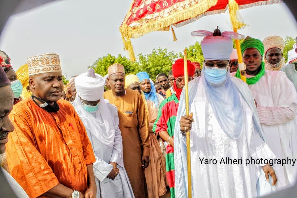 Hadejia_Emirate's tweet photo. Mai Martaba Sarkin Hadejia Alh. Dr. Adamu Abubakar Maje CON Yayin Da Yakai Ziyarar Kananan Hukumomin Da Iftila'in Ruwa Ya Same Su, Mai Martaba Sarkin Yayi Kira Da Gwamnati Data Gaggauta Kawo Musu Tallafi Yankunan, Dan Magance Wannan Iftila'in, Da Kuma Wanda Iftila'in Ya Shafe Su. https://t.co/j8u2mTBZZR