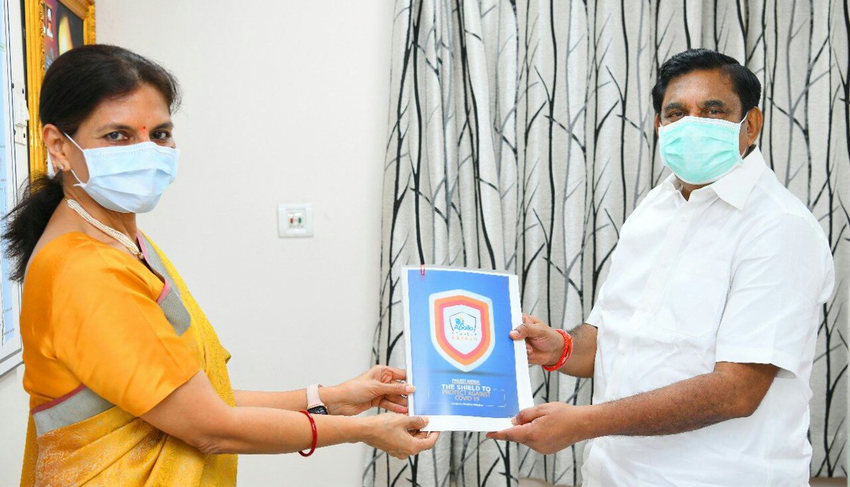 CMOTamilnadu's tweet photo. இன்று (25.09.2020) அப்பல்லோ மருத்துவமனைகளின் குழும துணைத் தலைவர் திருமதி.ப்ரீதா ரெட்டி அவர்கள் சந்தித்து, கொரோனா வைரஸ் தொற்று சிகிச்சை தொடர்பாக அப்பல்லோ நிறுவனத்தின் "PROJECT KAVACH - The Shield to Protect against COVID-19" ஒருங்கிணைந்த செயல்திட்ட கையேட்டினை வழங்கினார். #COVID19 https://t.co/VfNZS5zY2q