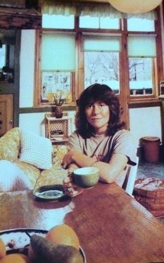 your camera roll if elisabeth sladen was your girlfriend, a thread ♡