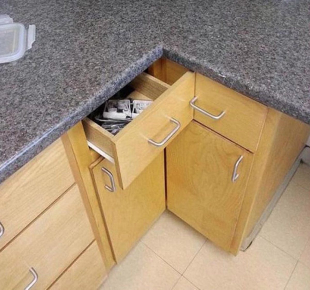 RoberReform's tweet image. 🔣 Algunos errores de cálculo pueden ponernos las cosas muy difíciles a la hora de cocinar 🤷‍♂️

Para evitar estas sorpresas de última hora, yo te recomiendo siempre que recurras a buenos profesionales de la #reforma 👌

#VayaChapuza #FelizFinde #Reformas