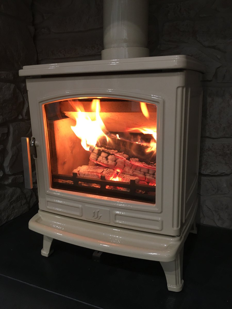 selectstoves's tweet photo. Latest addition to our ‘live’ stoves, this is the ACR Oakdale in cream enamel housed in our York fireplace. It looks simply stunning😍! Great news that Keith is on board with ACR, good to see you again Keith👍 @AcrJason @ACRHeat https://t.co/iAOkIR0hwc
