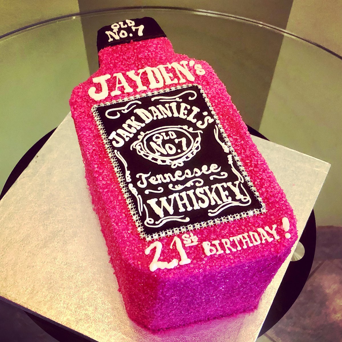 CGCupcakesMKE's tweet photo. Jayden celebrated her #21stbirthday in style with a hot pink glittery blinged out #jackdanielscake 💖🥂Happy Birthday Jayden!🍹💝 #21stbirthdaycake #jackdaniels https://t.co/oxzfbaiFMW