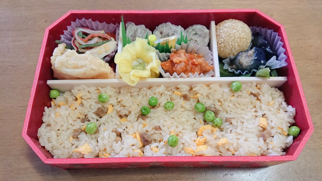 崎陽軒の、そごう横浜店開店35周年記念弁当です。この柄の紙袋は当然見